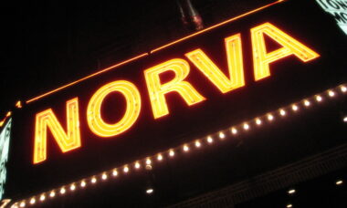 U.S. e-cig firm becomes exclusive supplier to entertainment venues