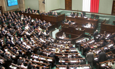 Polish opposition aims to build coalition against e-liquid tax plan