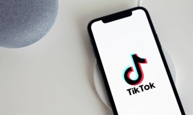 Study finds TikTok videos portray e-cigs positively, calling for further restrictions