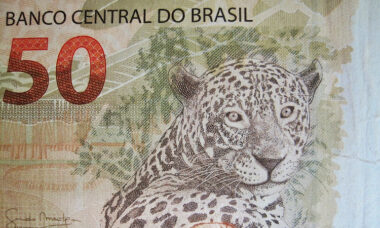 Brazil warns 32 companies to stop selling e-cigarette products or face big fines