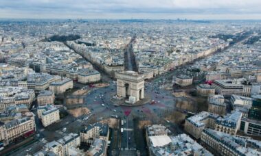 France to ban disposable e-cigarettes to stop ‘bad habits’ among young vapers