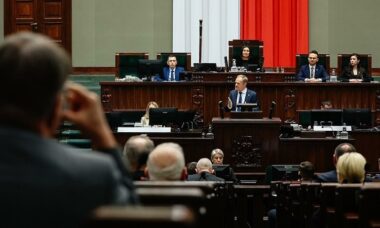 Polish government prepares to unveil bill to ban disposable e-cigarettes in Q3 2025